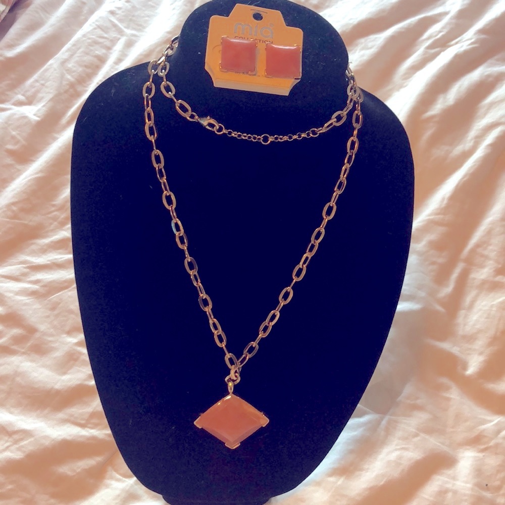 NWT MIA set of necklace and earrings